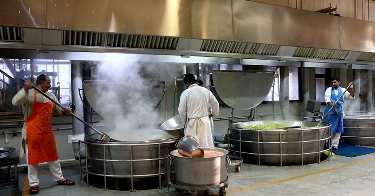This Indian kitchen feeds 50,000 daily-without gas or electricity!