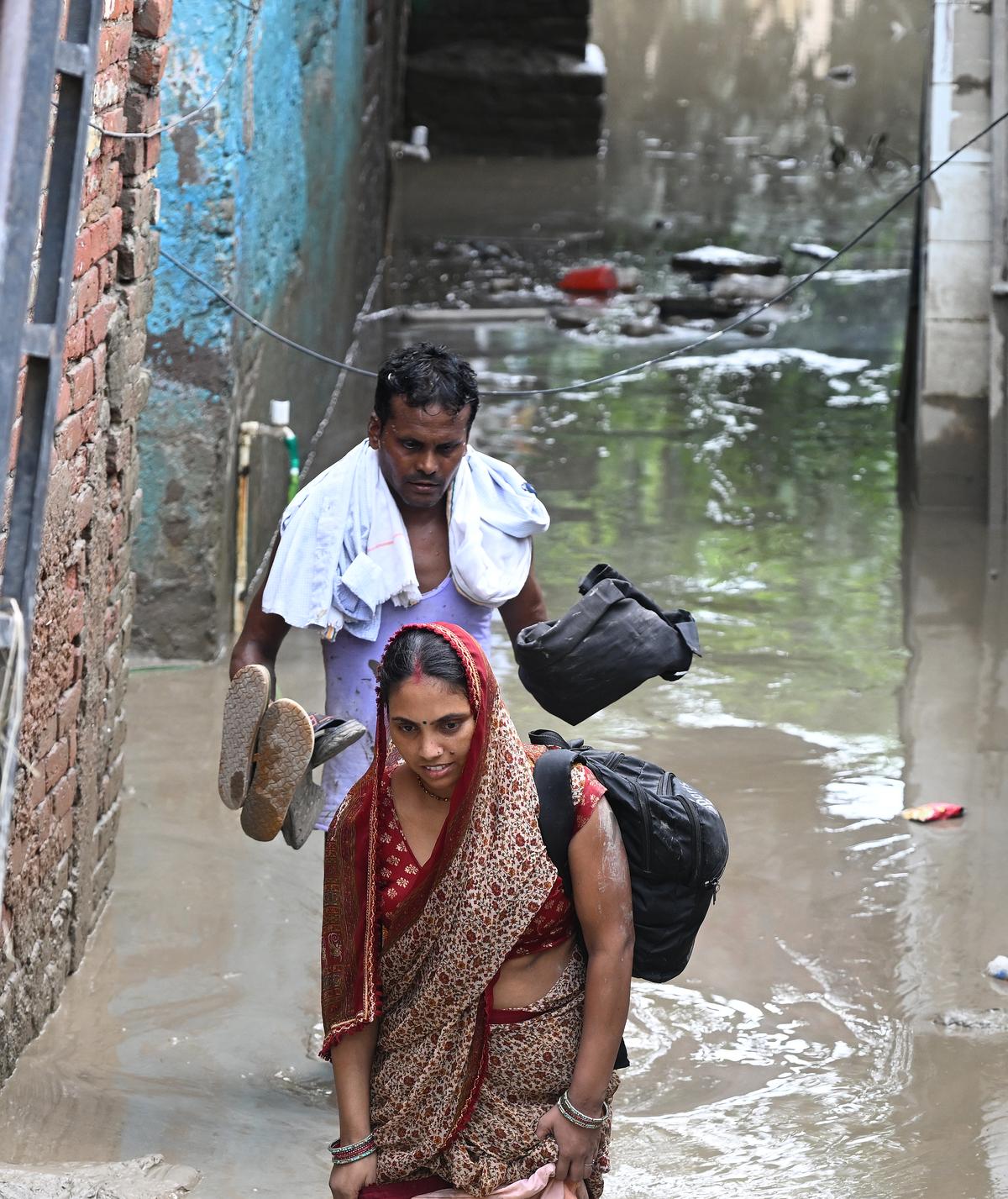 Government vows steady aid as Yamuna levels fall!