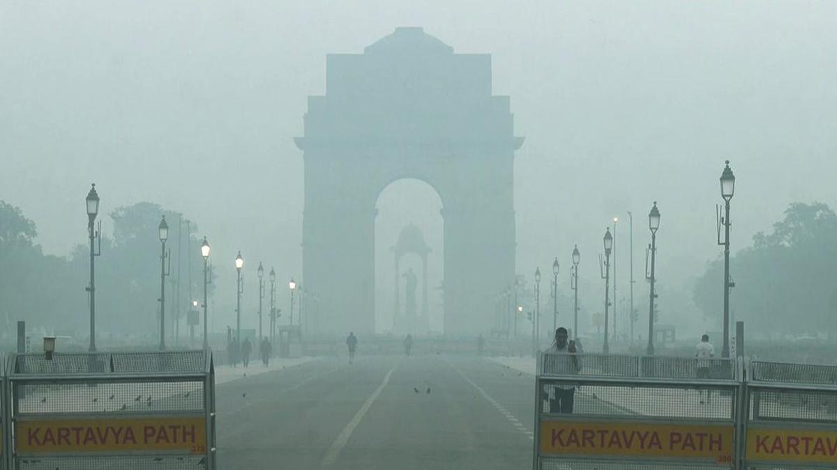 Delhi Suffocates again: AQI rises to 335, City turns Red Zone of Pollution!
