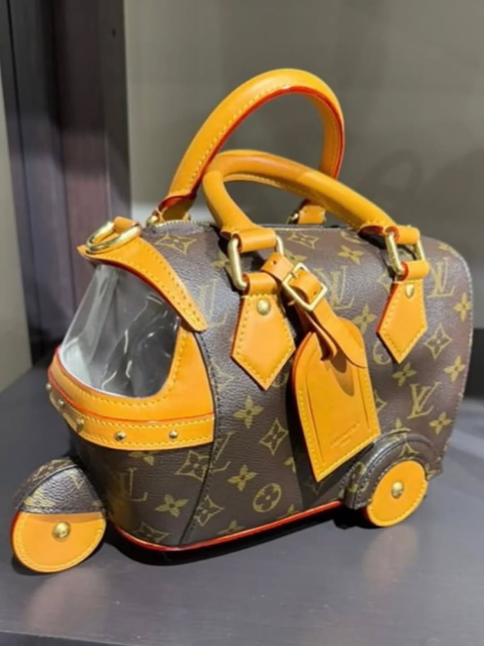 LV just turned an Indian rickshaw into a ₹35 lakh luxury handbag!