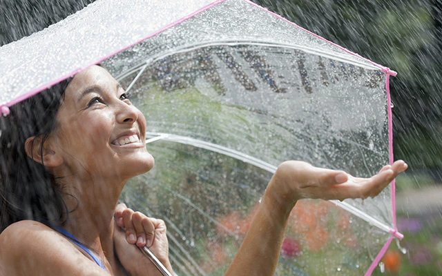 Rainy days ruining your hair? Fix it fast with these tricks!