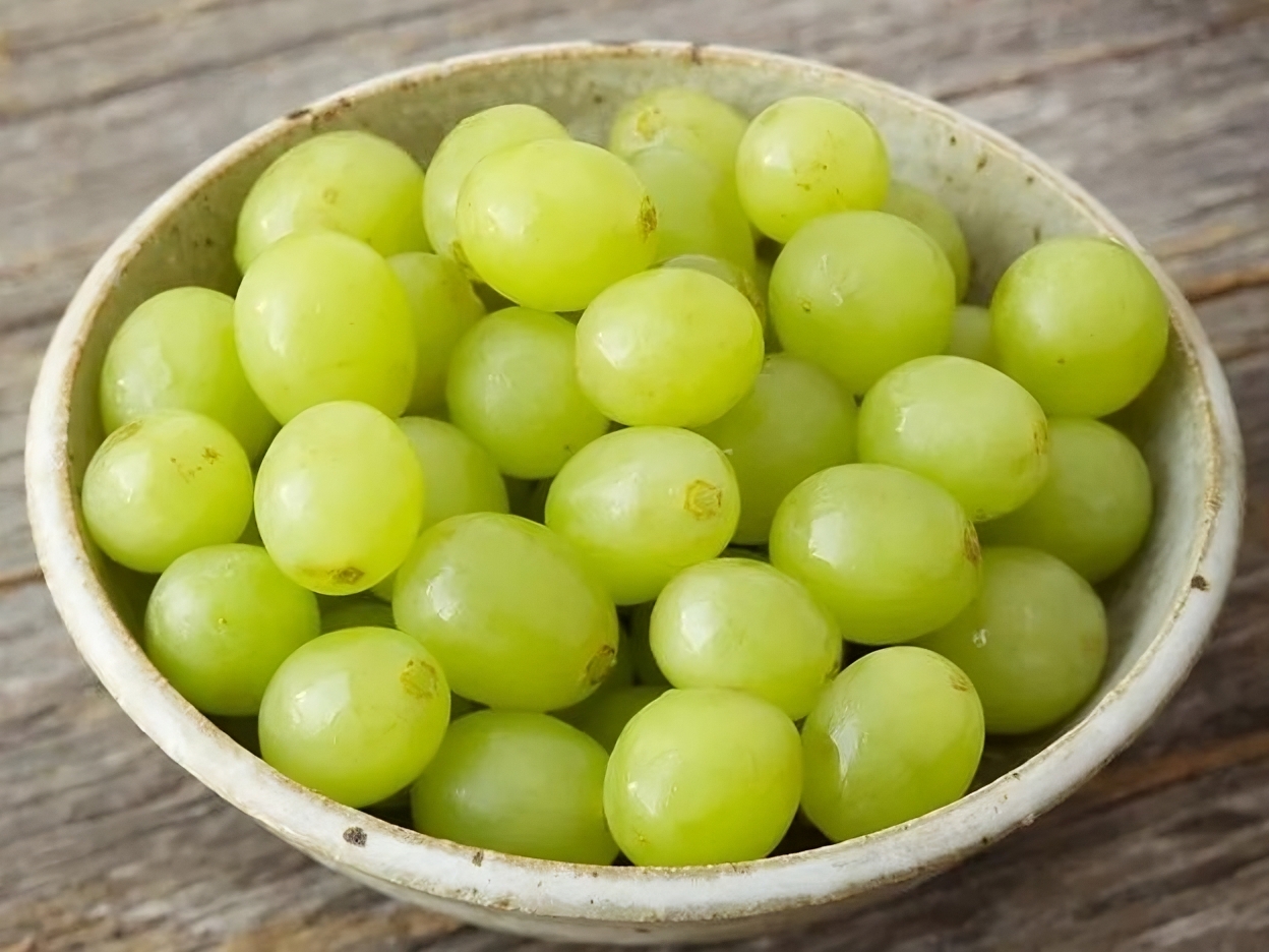 If you want good luck in 2025, Eat 12 grapes on the eve of New Year!