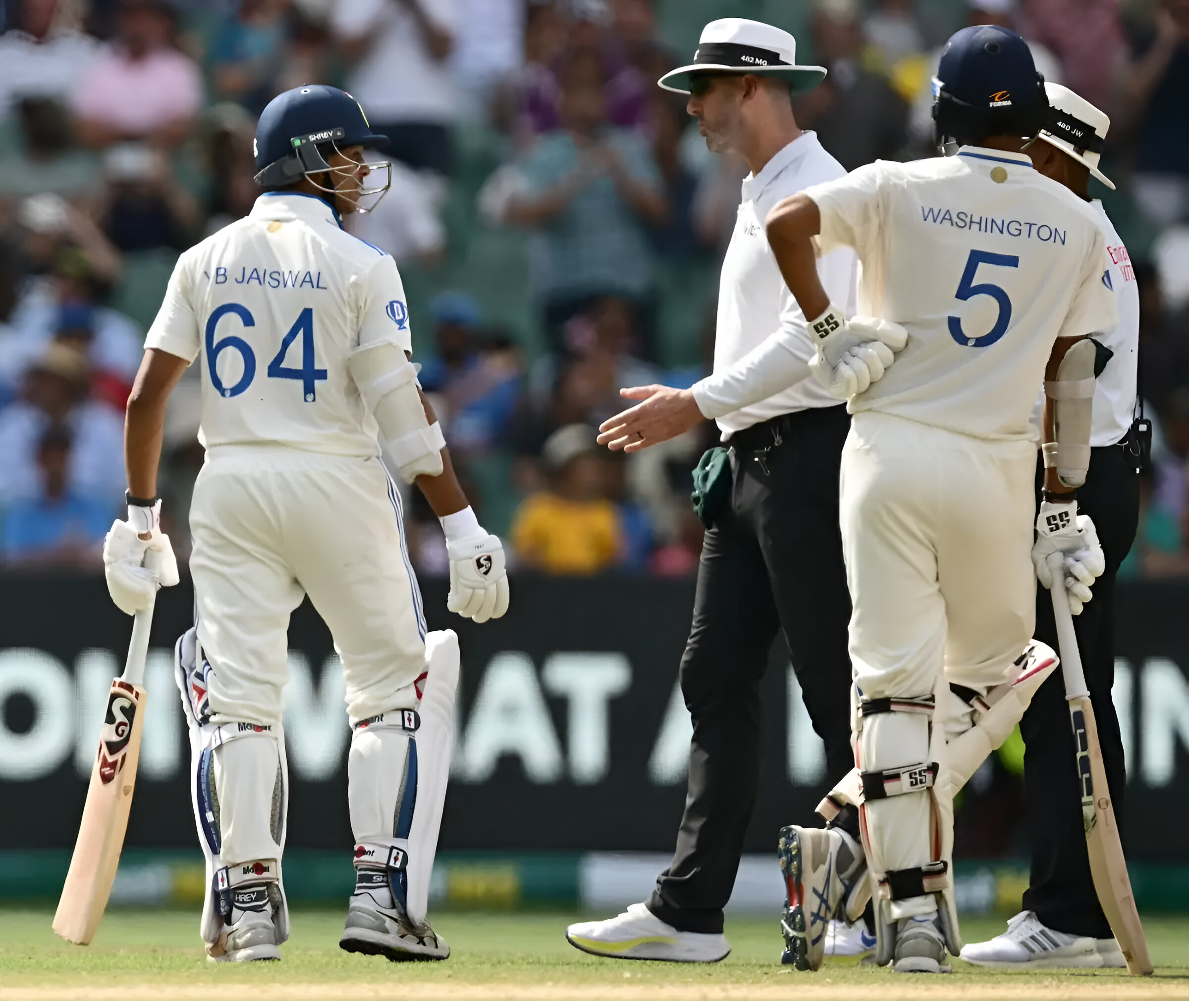 Australia defeats India in a dramatic final day, leading 2-1 in series
