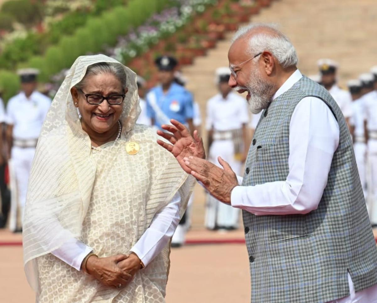 India Extends Sheikh Hasina’s Visa as Bangladesh Seeks Extradition