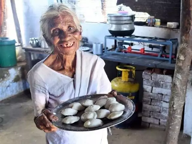 The Woman behind the ₹1 Idli from 30 years: Idli Amma’s Inspiring Tale