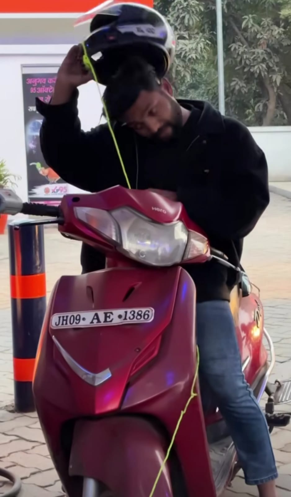 Jharkhand's Petrol Pump Gives Helmets on a String amid 'No Helmet, No Petrol' rule