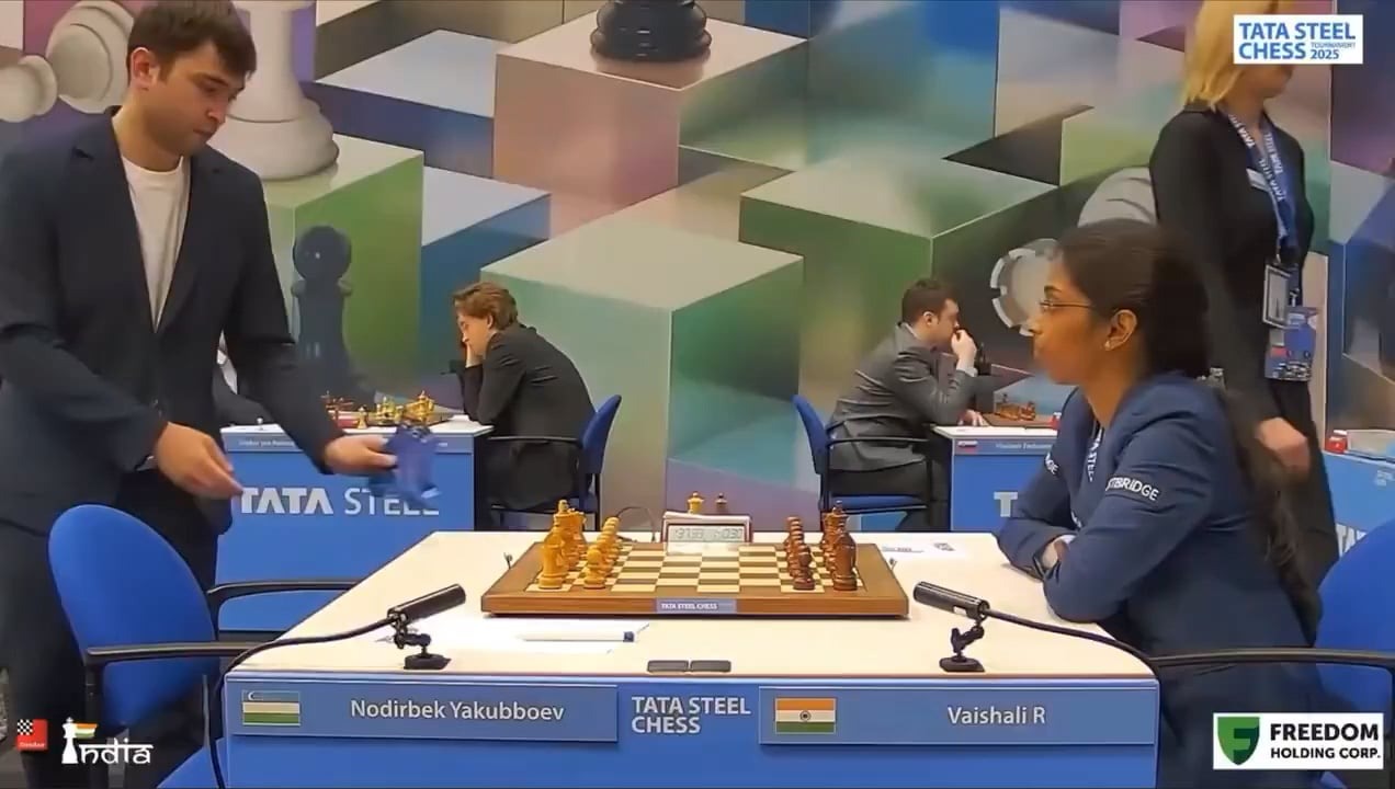 Nodirbek Yakubboev Refuses Handshake with Vaishali Rameshbabu at Tata Steel Masters, apologizes later