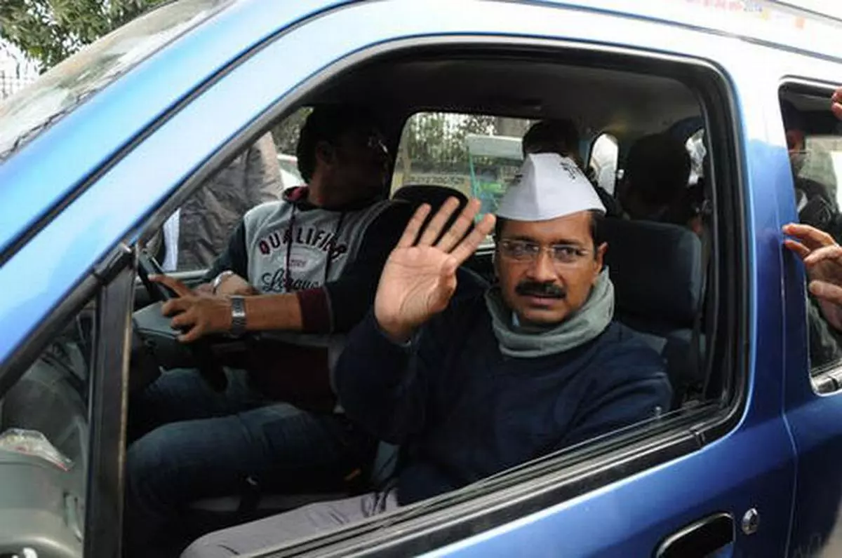 'WagonR Mein Aaye Aur Khambe Par Chadh Gaye..': Rahul Gandhi Mocks Kejriwal!