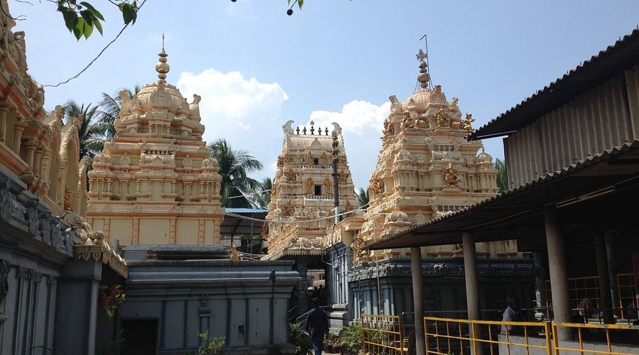 1 Lakh Pens Offered to Lord Ganesha at Ainavilli Vinayaka Temple!