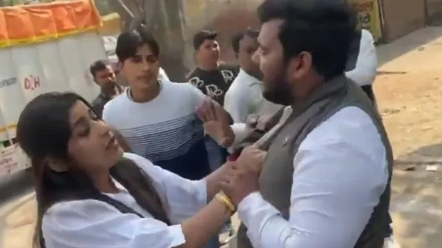 Lawyers start fighting at Ghaziabad SGST office