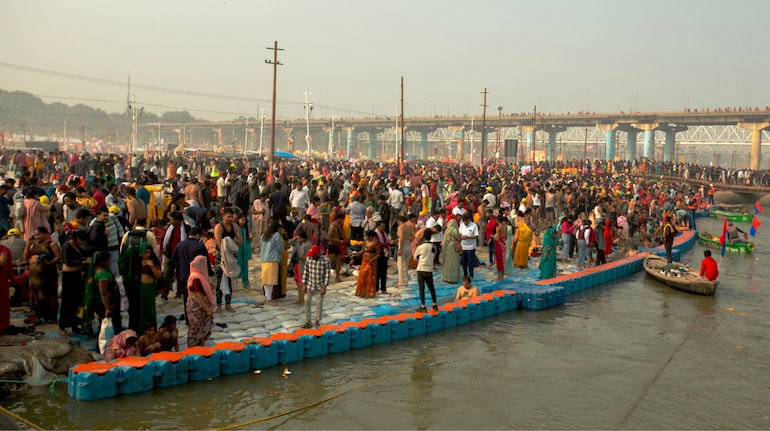 Maha Kumbh 2025: FIR Against 140 Social Media Accounts!