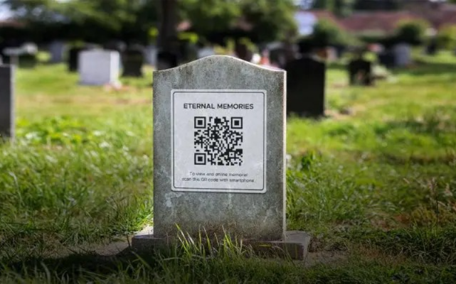 Mysterious QR codes suddenly appear on 1,000 graves in Munich overnight!