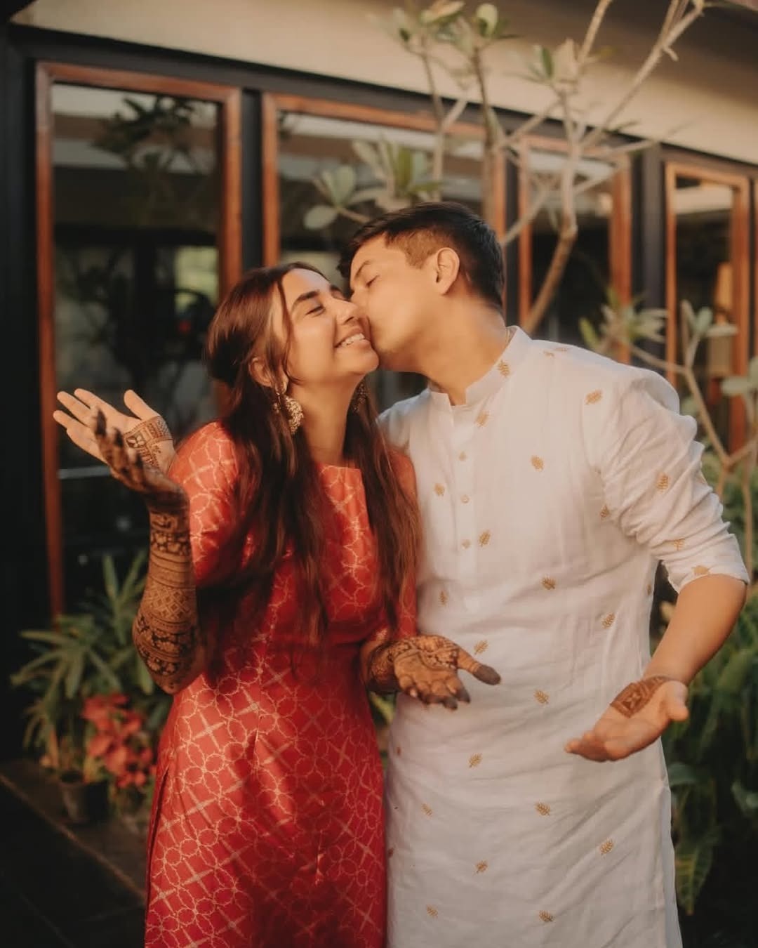 Prajakta Koli’s mehendi photos have just revealed a major wedding surprise!