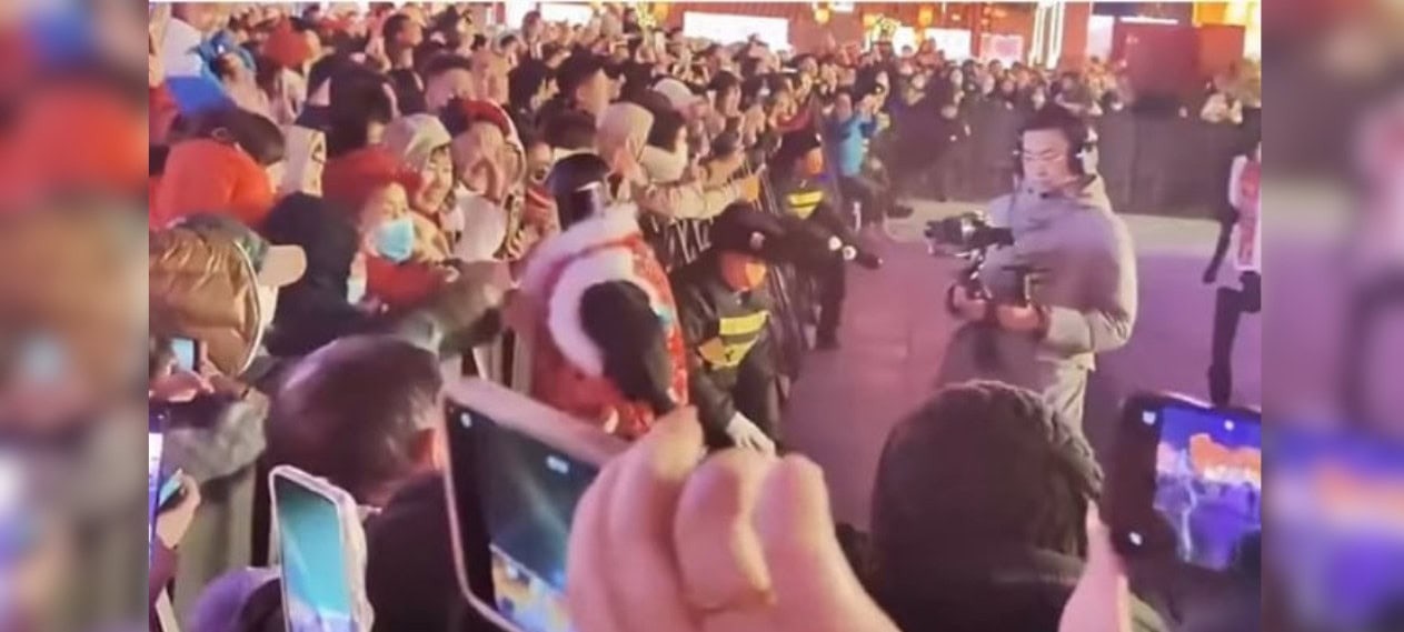 AI Robot malfunction leads to chaos at public event in China!