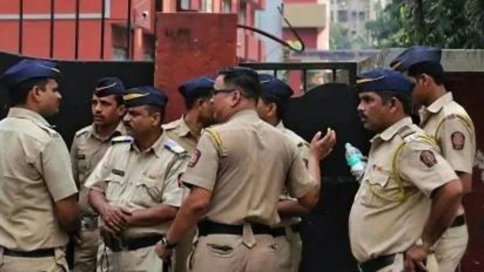 SHOCKING! Noida Woman Held Hostage and Robbed—Gang Exposed!