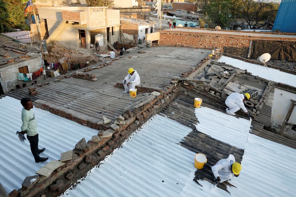 A ray of hope for Indian slums in the scorching heat!