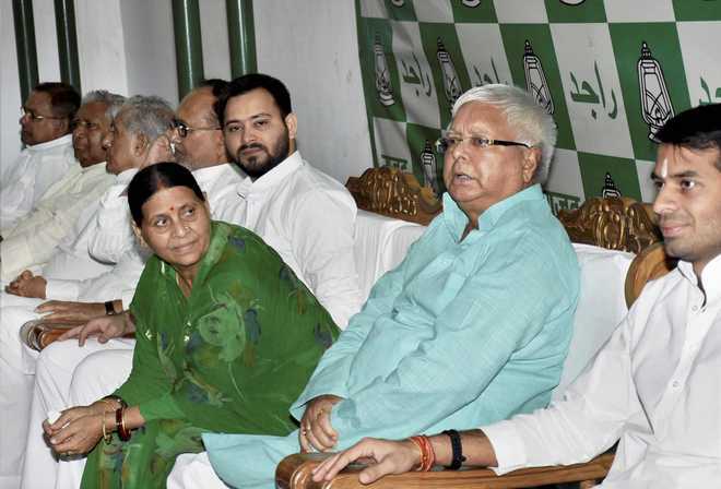 Big Political Shakeup: ED Summons Lalu, Rabri, and Tej Pratap!
