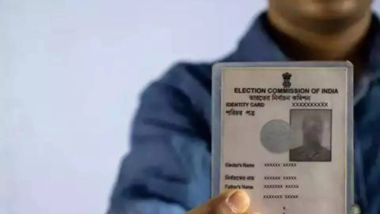 Election Commission to Link Voter ID with Aadhaar to Curb Fake Voters
