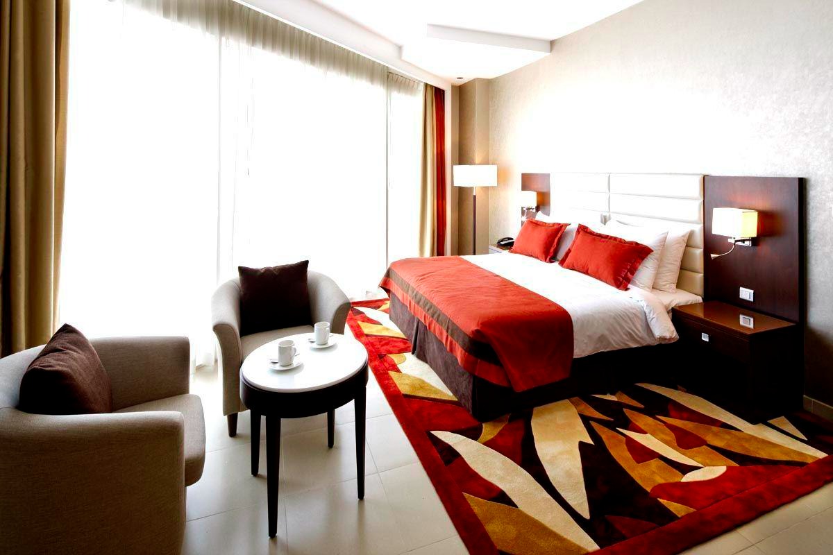 How to Use Your Smartphone to Detect Hidden Cameras in Hotel Rooms?