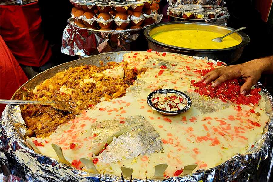 From Kebabs to Shahi Tukra: A Must-Try Food Tour in Delhi!