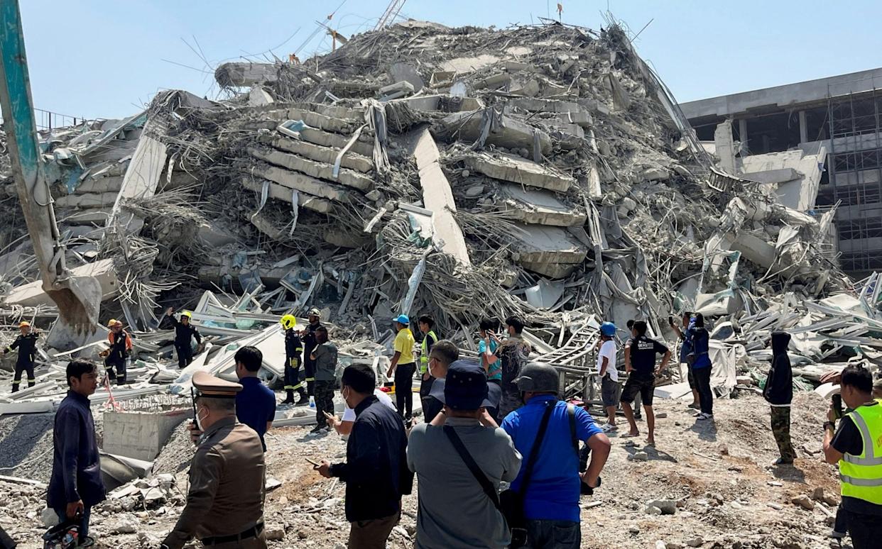 Suspicious Chinese Authorities At A Collapsed Building Site In Myanmar!