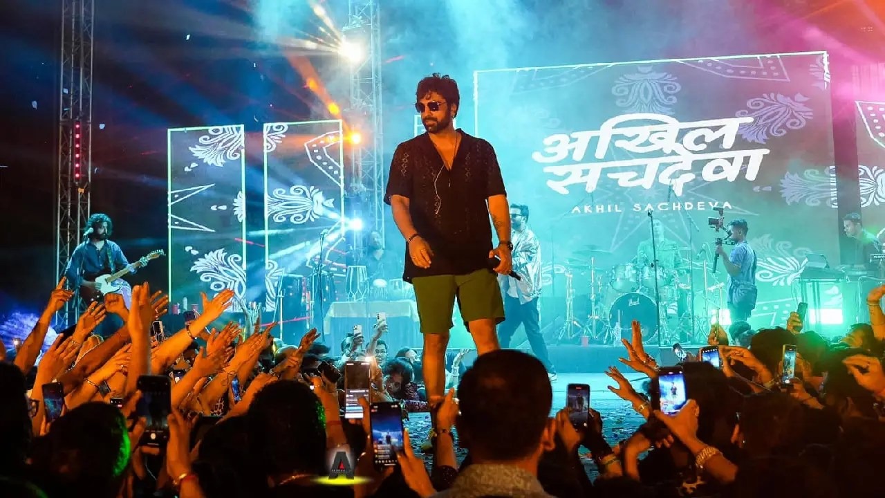 Free Entry! Akhil Sachdeva is Performing Live in Delhi – Are You In?