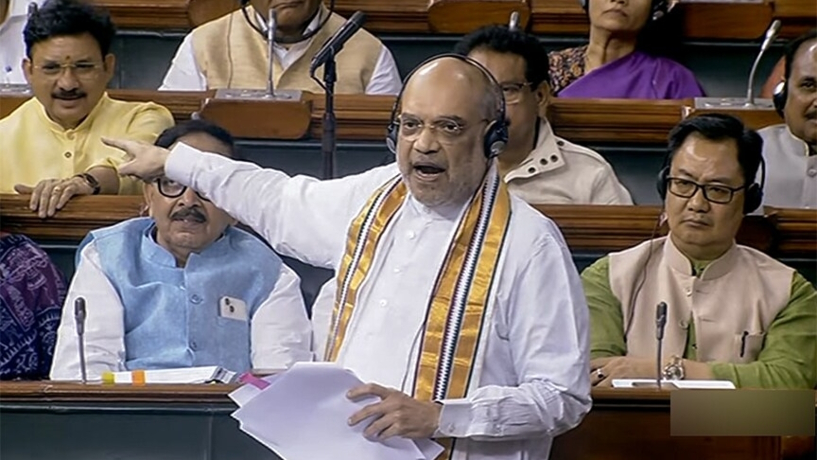 "Waqf Board Par Vote Bank Chahiye Aapko!" Amit Shah Accuses Opposition!
