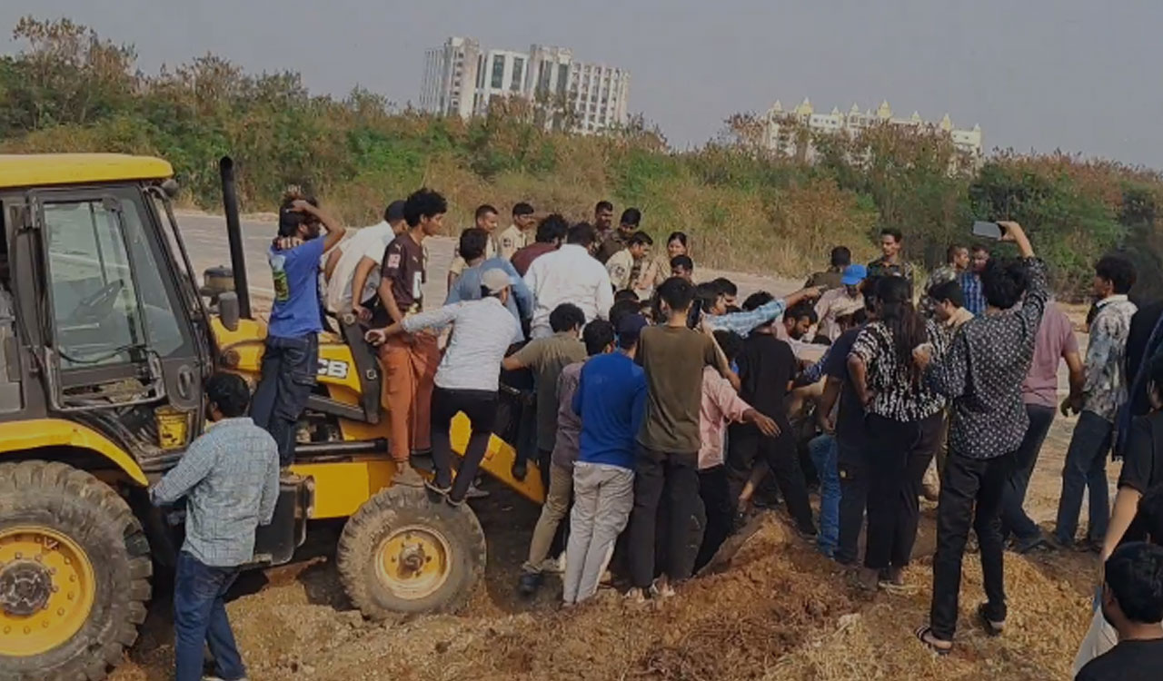 Telangana High Court Puts Stay on clearance of 400-acre green space near Hyderabad University!