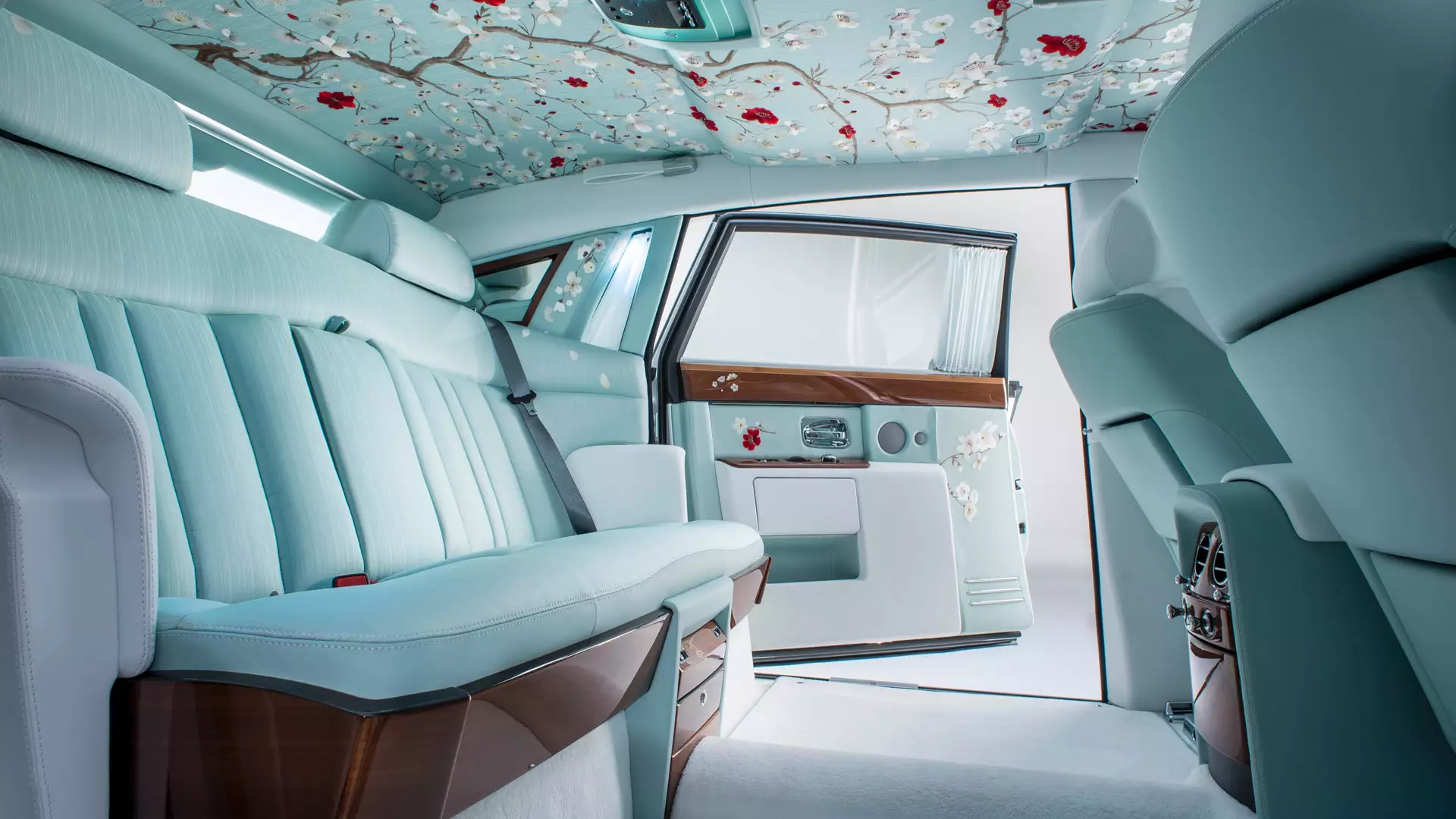 Rolls-Royce Turns Sakura Blooms Into a Car!