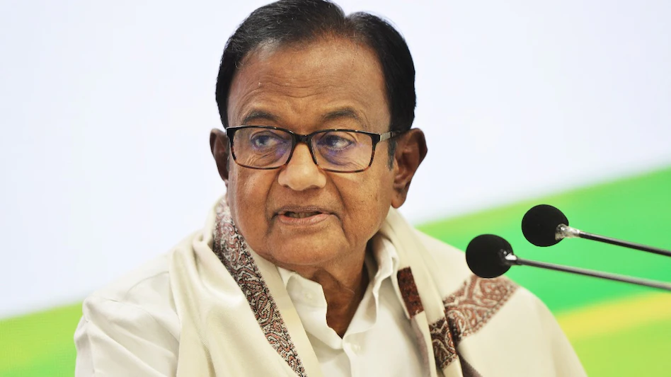 PM Modi vs Chidambaram: “Ask an Economics Student!”