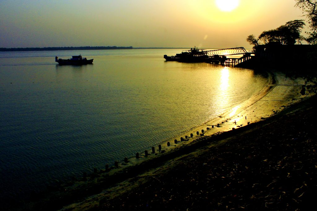 Who needs Goa? This riverside beauty near Kolkata is giving MAJOR chill!