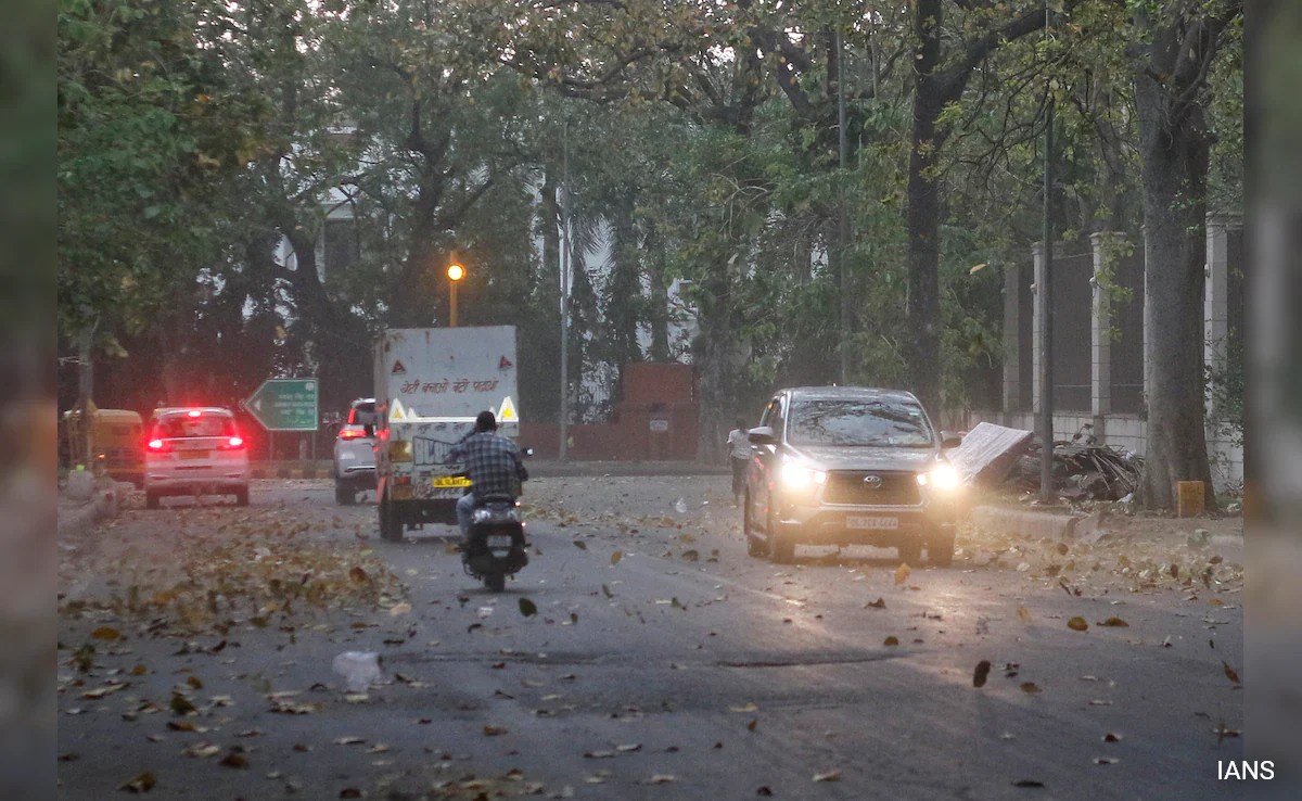 Delhi’s Heatwave Broken by Thunder, Dust, and Rain!