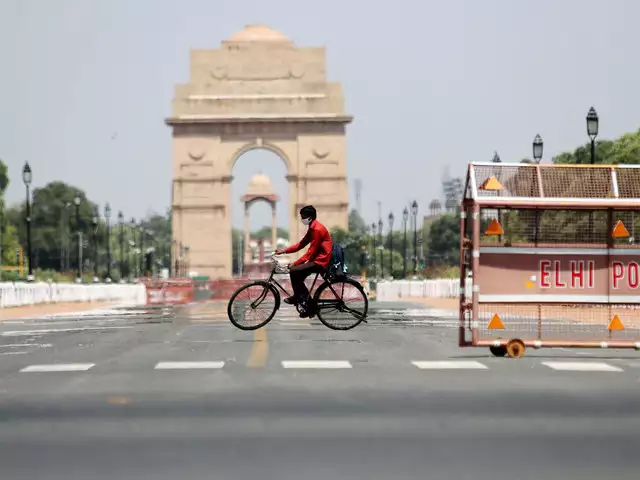 41°C Incoming! Delhi to Boil as it Rains in the East—Full Forecast Inside!