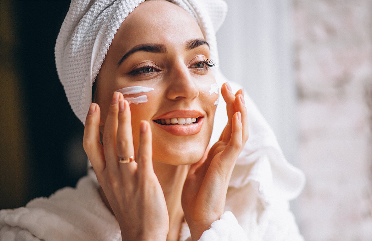 Oily skin ruining your summer selfies? These 5 hacks fix it—fast.