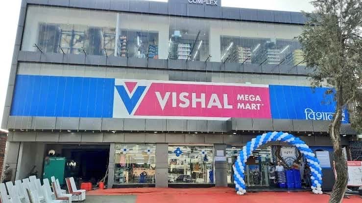 Want to be a Security Guard at Vishal Mega Mart  First  Survive the Stampede!