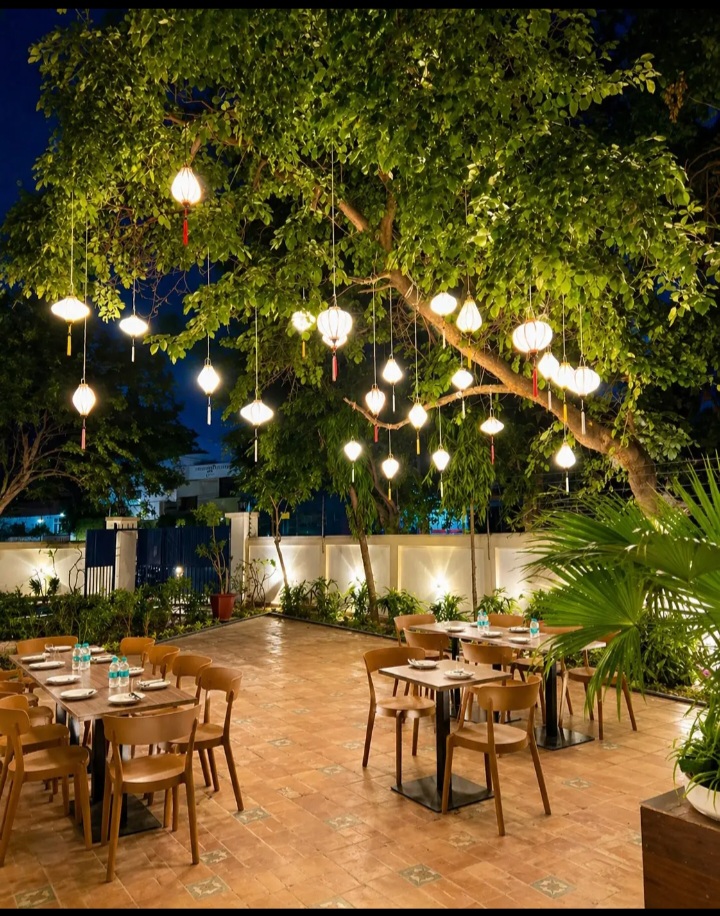 Vintage Charm Meets Modern Luxury: Step Inside Agra’s Dreamiest Heritage Cafe!