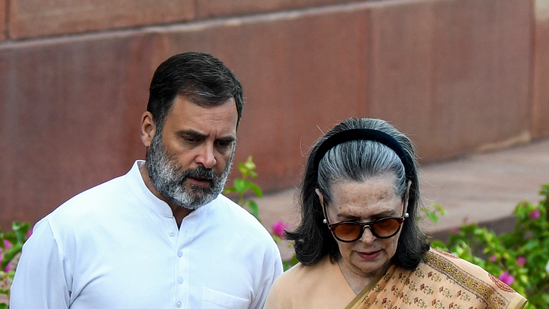 Delhi Court issues notice to Sonia Gandhi, Rahul Gandhi in National Herald case!