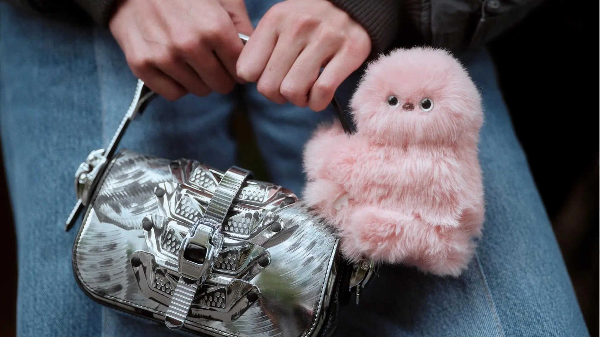 Why everyone is clipping this tiny robot onto their bags?