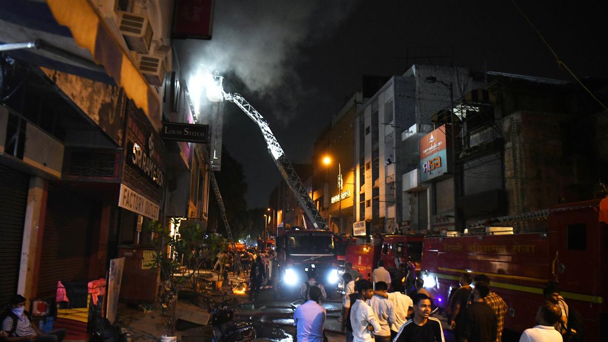 Karol Bagh fire horror: Man dies trapped in lift at Vishal mega mart!