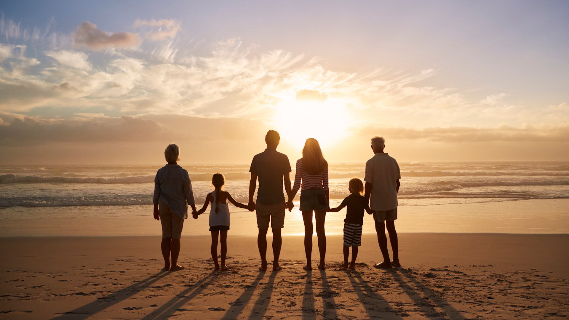 Last-minute family vacations  Expert shares smart ways to save big
