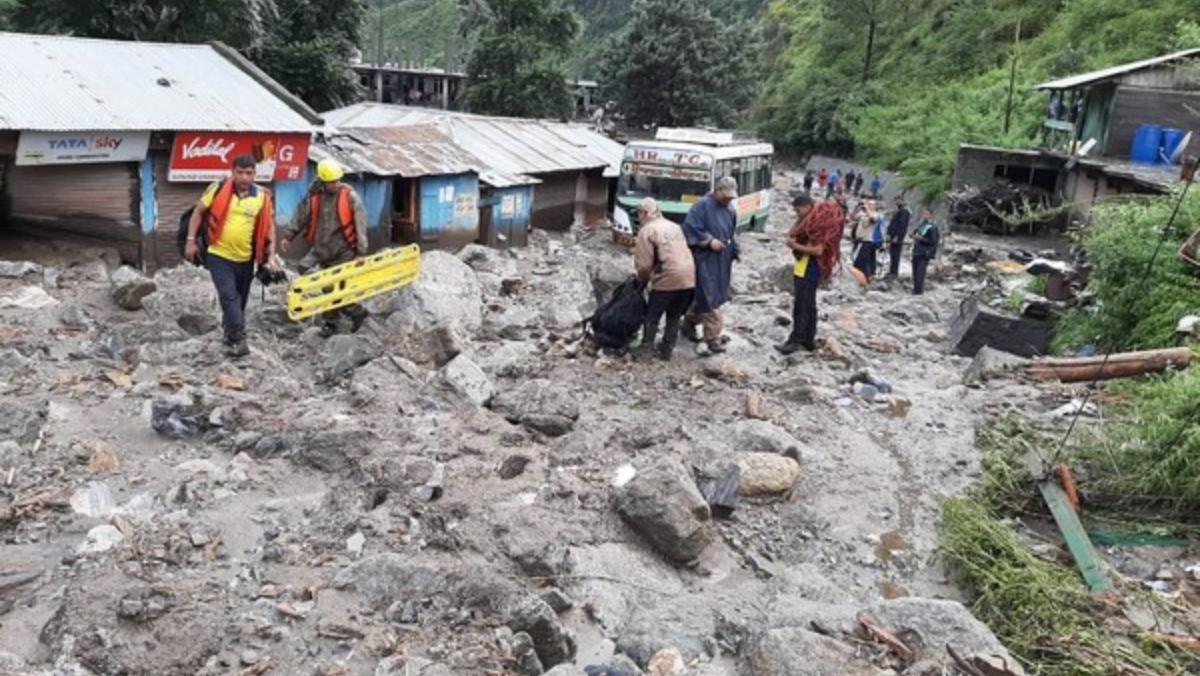 Flash floods hit Uttarkashi after Cloudburst, Many missing!