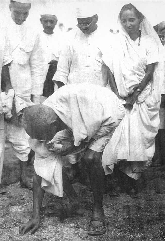5 Lesser-known facts about Gandhi's historic Dandi March!