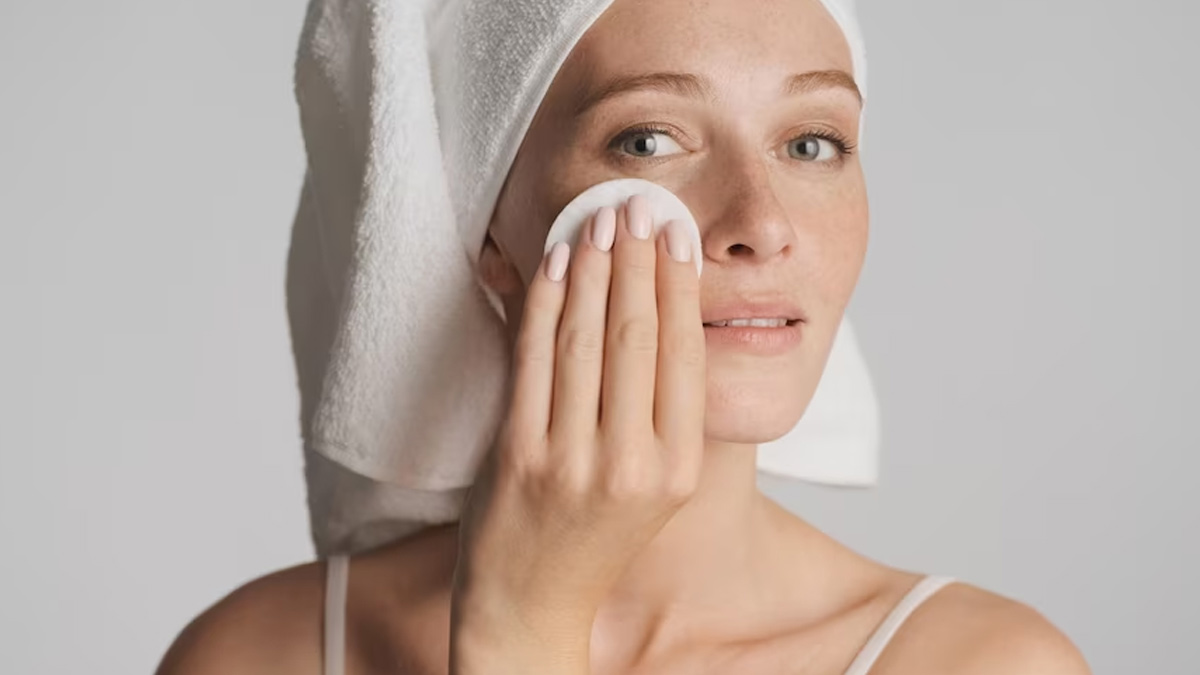 Still using makeup wipes  You might be damaging your skin  say experts!
