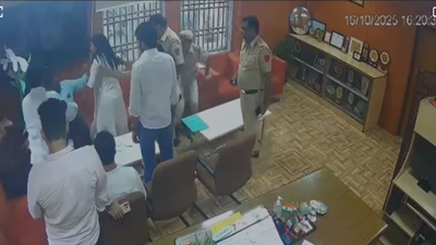 DUSU Leader Slaps Professor in DU Campus Clash!