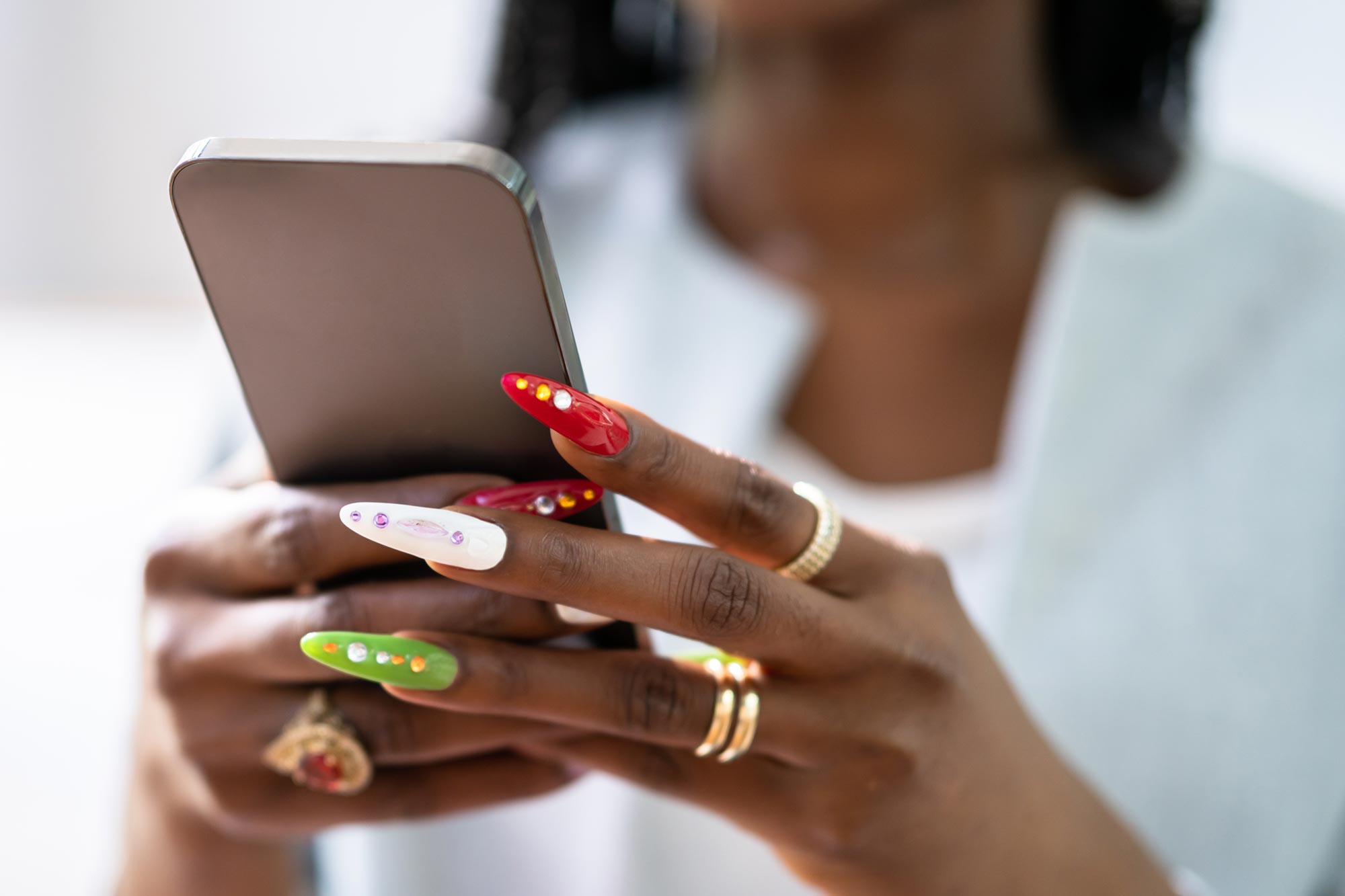 This nail polish could replace your fingers on touchscreen!