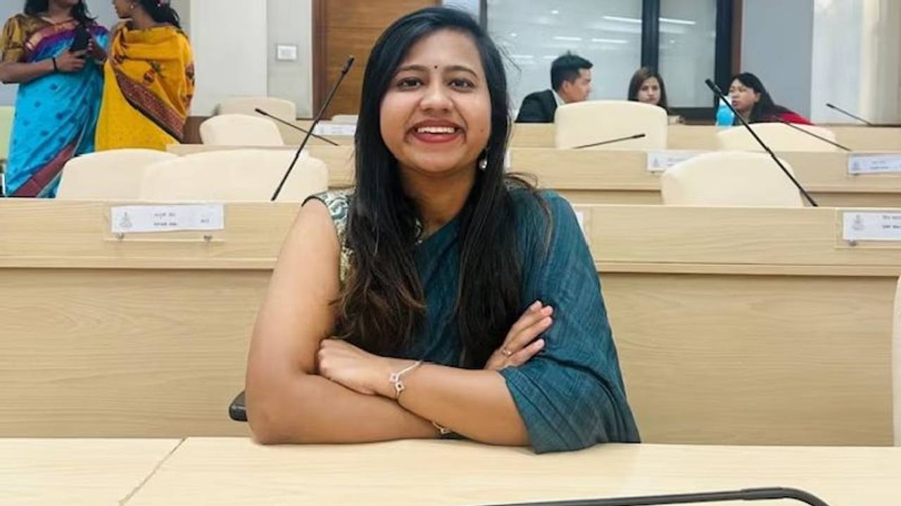 From stethoscope to UPSC, doctor becomes commissioner!