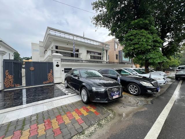 Luxury Cars  Fake Passports: Scam Details Emerge