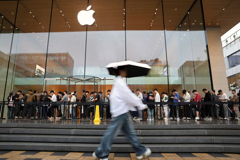 IPhone reigns in China! Apple s stunning comeback tops Huawei s home turf!