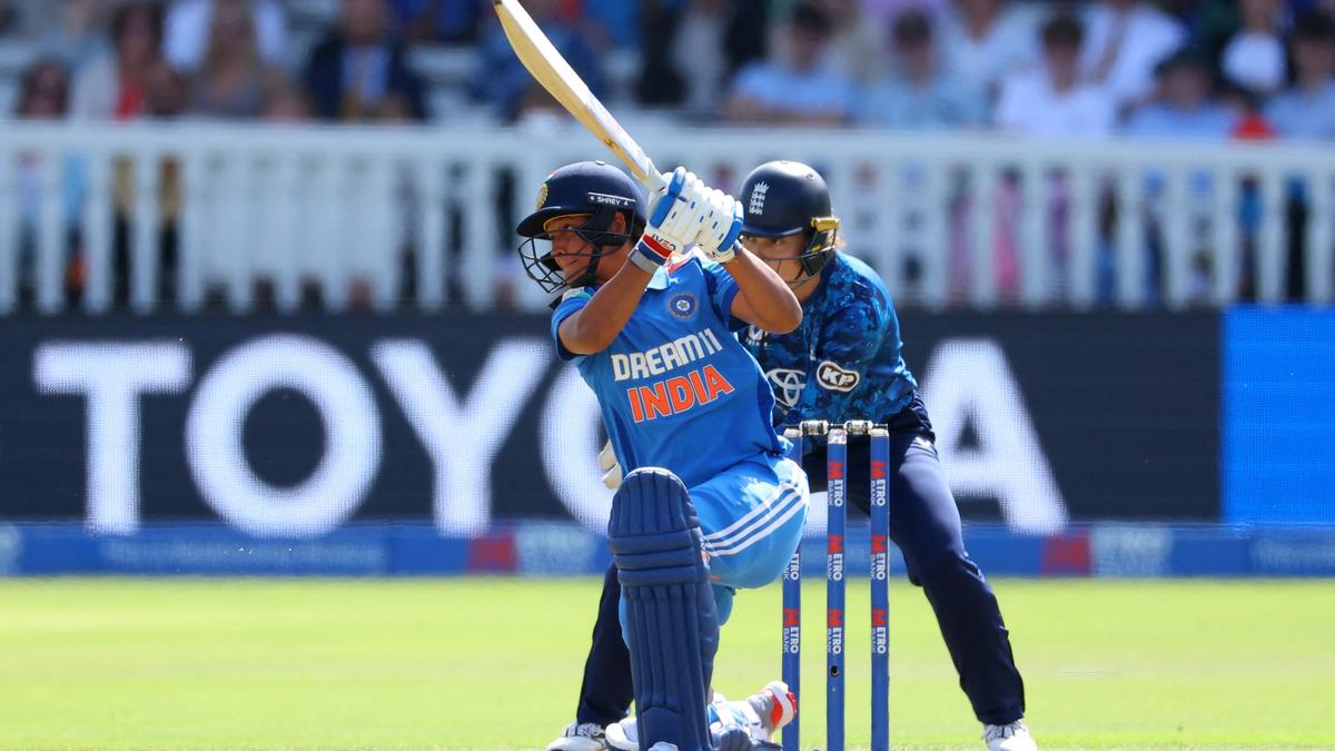 India women choose to bat first in series decider vs England!