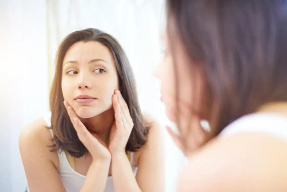 Your Phone is Aging Your Skin-Here’s How to Stop it Fast!